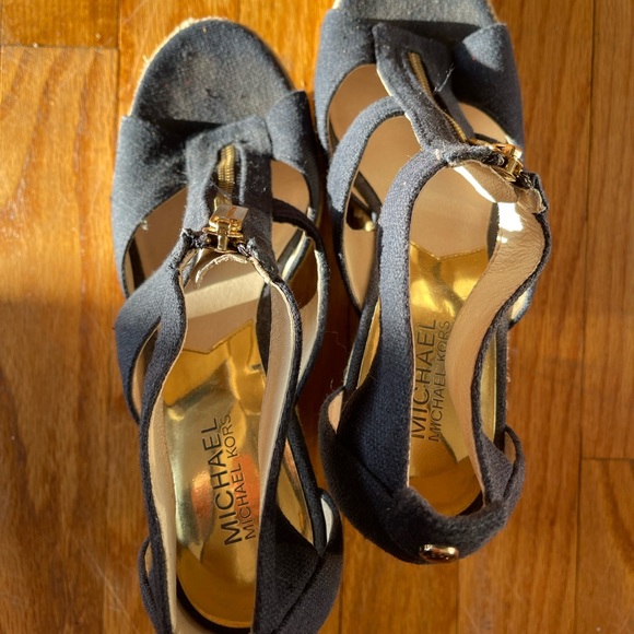 Michael Kors Navy Wedges size 7.5 - Picture 3 of 3